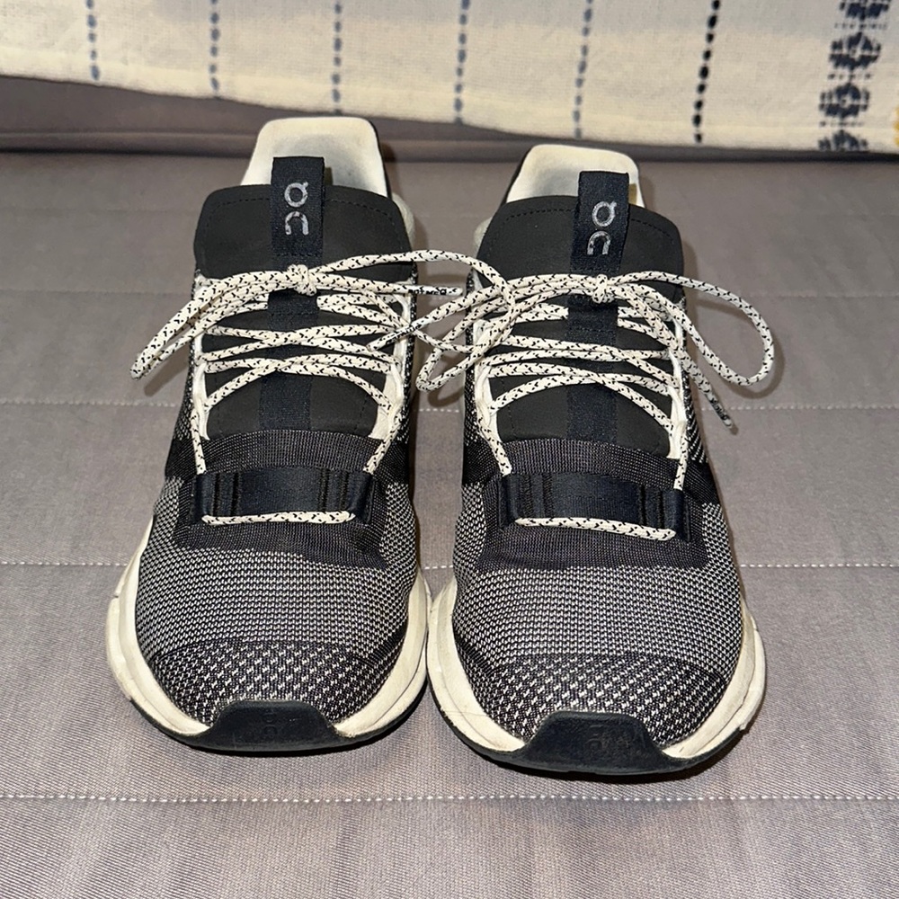 On Cloud Cloudnova running shoes